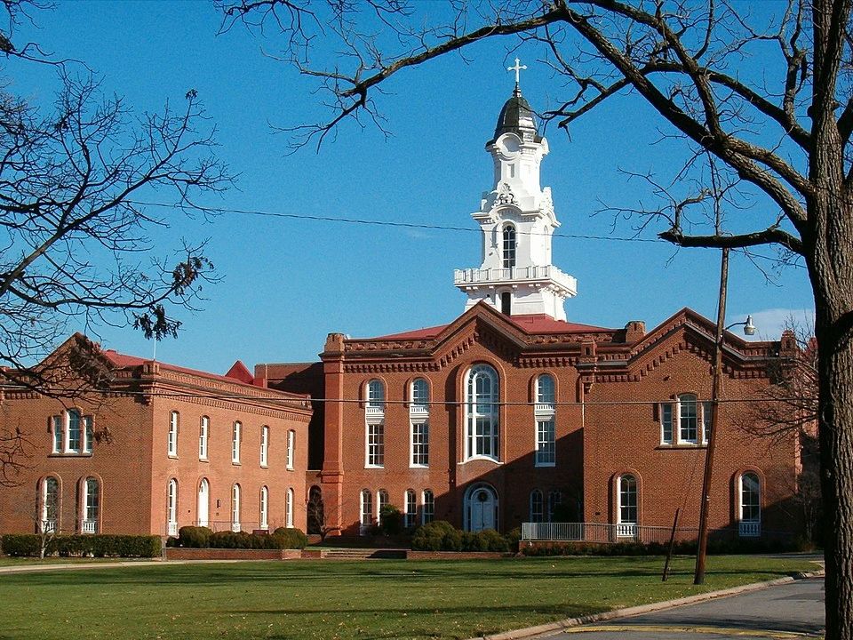 A real landmark view in Seminary Hill, Alexandria, VA, part of the Alexandria Pro Plumbing service area